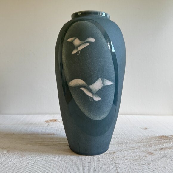 Vintage Blue and White Pottery Vase with Seagull Bird Design - Picture 2 of 11